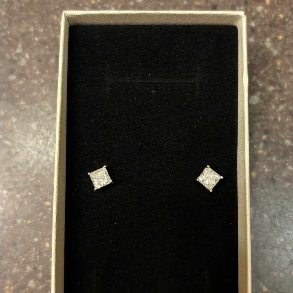 Fine Silver Stud Earrings (Superior 999)